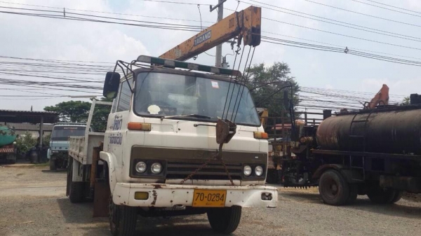 ขายรถ 6 ล้อ ISUZU ติดเครน 3 ตัน มีวิ้นหลัง