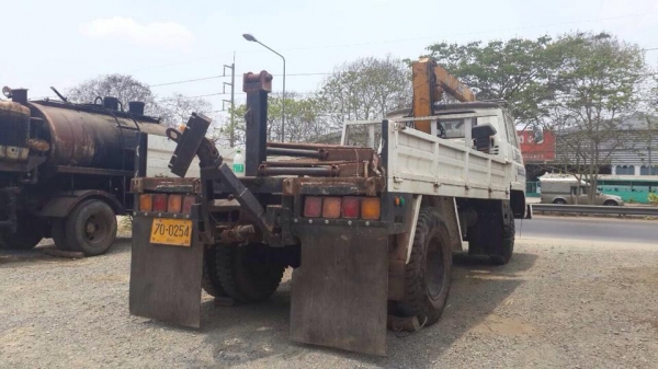 ขายรถ 6 ล้อ ISUZU ติดเครน 3 ตัน มีวิ้นหลัง