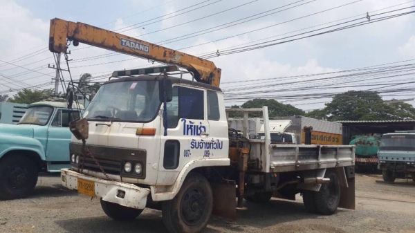 ขายรถ 6 ล้อ ISUZU ติดเครน 3 ตัน มีวิ้นหลัง