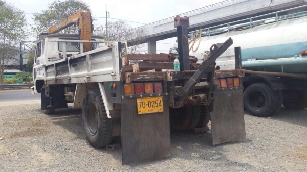 ขายรถ 6 ล้อ ISUZU ติดเครน 3 ตัน มีวิ้นหลัง