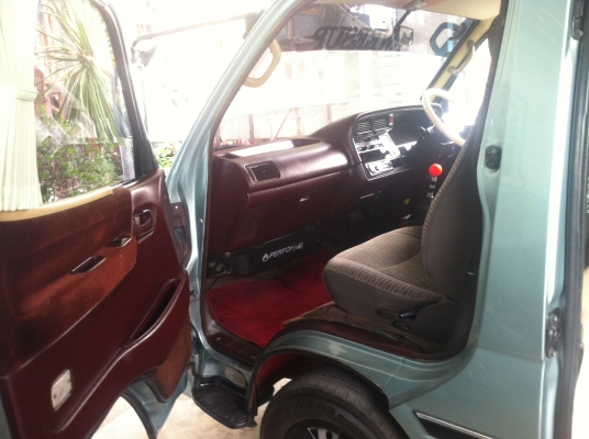 ขายด่วน รถตู้ toyota หัวจรวด หลังคาสูง ราคา 180000 บาท