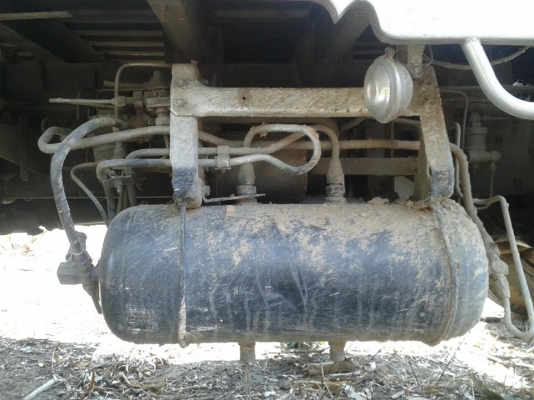 รถหกล้อ อีซุซุ ร๊อคกี้ 175 แรง  ยาวห้าเมตรห้าสิบ ยางเก้าร้อยขอบยี่สิบ  คันซีสวย  เครื่องดี