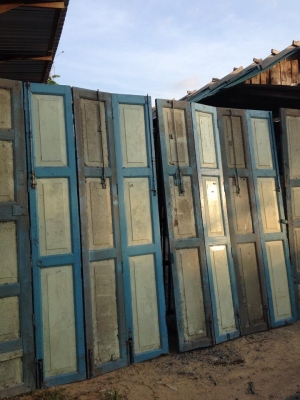 ขายประตูบานเซี้ยมไม้สักเก่า สวยๆครับ ขายประตูบานเซี้ยมไม้สักเก่า สวยๆครับ