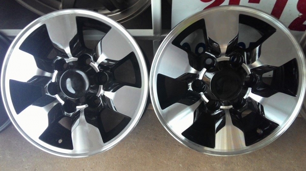 ขายแม็กขอบ15 6รู พร้อมน๊อต