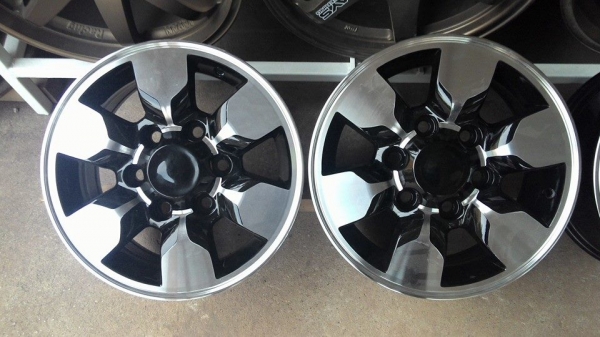 ขายแม็กขอบ15 6รู พร้อมน๊อต