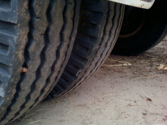 ขาย ISUZU KS  เครื่องยนต์ 4BD1  เกียร์ 115  ทะเบียน 57  พรบ.ไม่ขาด  รถสภาพดีมากๆ เครื่องยนต์แน่นๆ รถเก็บสีใหม่ทั้งคันกระบะทำใหม่ไม้ใหม่ทุกตัว  ยาง 825 เอกสารพร้อมโอน