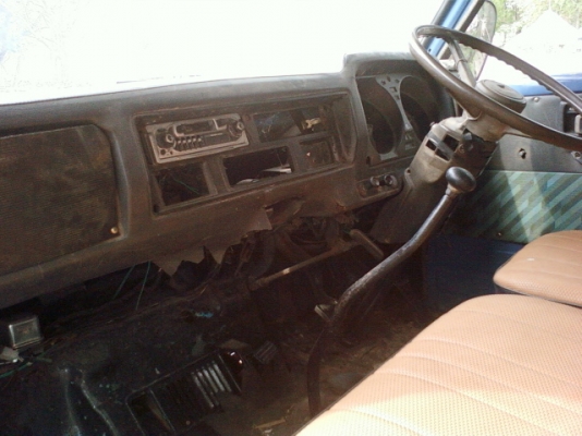 ขาย ISUZU KS  เครื่องยนต์ 4BD1  เกียร์ 115  ทะเบียน 57  พรบ.ไม่ขาด  รถสภาพดีมากๆ เครื่องยนต์แน่นๆ รถเก็บสีใหม่ทั้งคันกระบะทำใหม่ไม้ใหม่ทุกตัว  ยาง 825 เอกสารพร้อมโอน