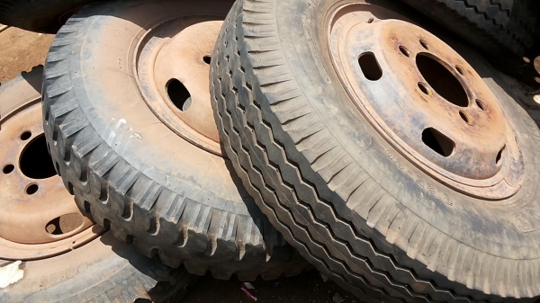 **18,000 บ.ต่อรอง**ขายยางพร้อมกระทะ สภาพสวยๆ 6เส้น ยาง8.25ขอบ20 น็อต6รู ยางสวย กระทะดีไม่มีแตก พร้อมใช้งาน ราคาต่อรองได้นิดหน่อยเด้อ พี่น้องครับ