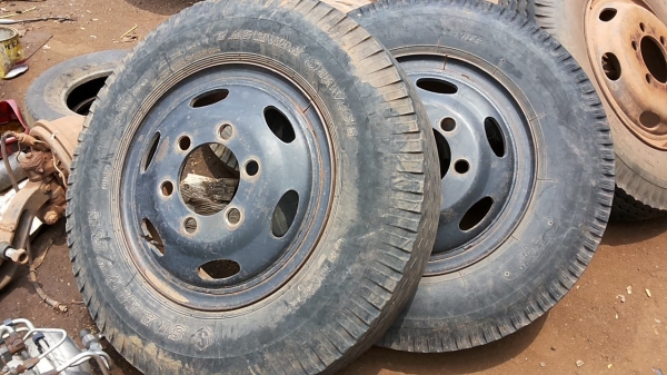 **18,000 บ.ต่อรอง**ขายยางพร้อมกระทะ สภาพสวยๆ 6เส้น ยาง8.25ขอบ20 น็อต6รู ยางสวย กระทะดีไม่มีแตก พร้อมใช้งาน ราคาต่อรองได้นิดหน่อยเด้อ พี่น้องครับ