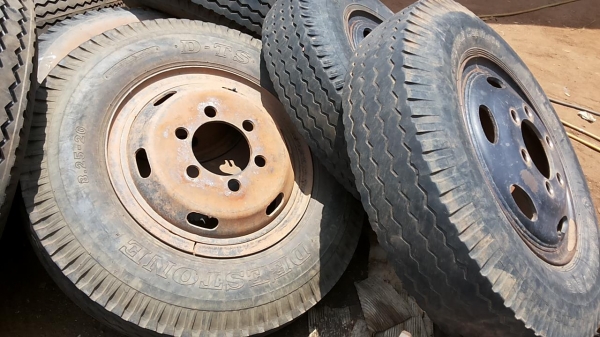 **18,000 บ.ต่อรอง**ขายยางพร้อมกระทะ สภาพสวยๆ 6เส้น ยาง8.25ขอบ20 น็อต6รู ยางสวย กระทะดีไม่มีแตก พร้อมใช้งาน ราคาต่อรองได้นิดหน่อยเด้อ พี่น้องครับ