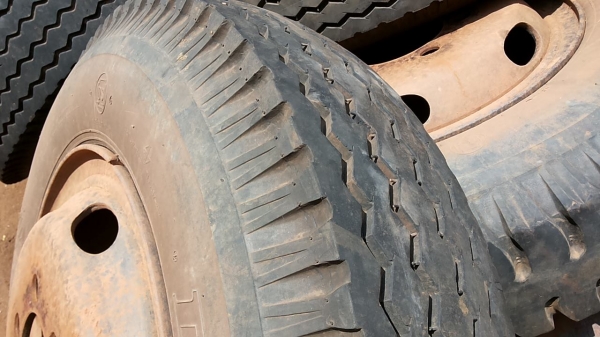 **18,000 บ.ต่อรอง**ขายยางพร้อมกระทะ สภาพสวยๆ 6เส้น ยาง8.25ขอบ20 น็อต6รู ยางสวย กระทะดีไม่มีแตก พร้อมใช้งาน ราคาต่อรองได้นิดหน่อยเด้อ พี่น้องครับ