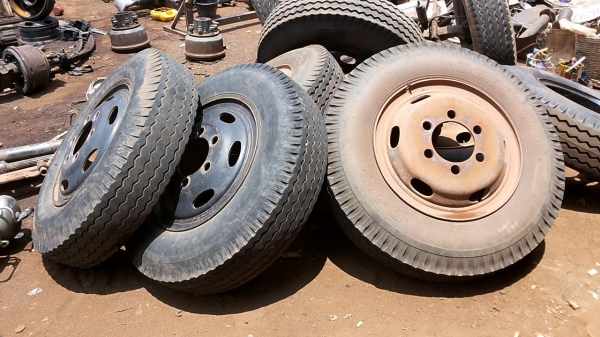 **18,000 บ.ต่อรอง**ขายยางพร้อมกระทะ สภาพสวยๆ 6เส้น ยาง8.25ขอบ20 น็อต6รู ยางสวย กระทะดีไม่มีแตก พร้อมใช้งาน ราคาต่อรองได้นิดหน่อยเด้อ พี่น้องครับ