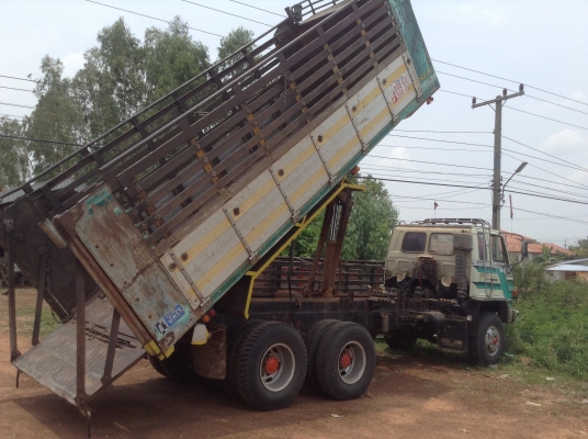 ขาย 10 ล้อ 2 เพลาดั้ม ISUZU ROCKY FXZ23NFY 240 แรงม้าหัวขาว  เครื่อง 6SD1 240 HP คัสซีสวยตลอดเส้น เกียร์ Easton ช่วงล่างแน่น เบรคลมดัน ยางเต็ม ทะเบียนเต็มพร้อมโอน