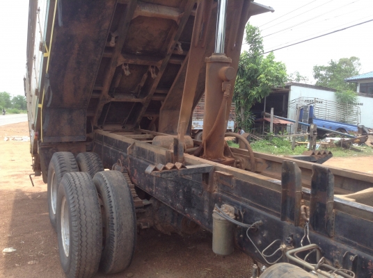 ขาย 10 ล้อ 2 เพลาดั้ม ISUZU ROCKY FXZ23NFY 240 แรงม้าหัวขาว  เครื่อง 6SD1 240 HP คัสซีสวยตลอดเส้น เกียร์ Easton ช่วงล่างแน่น เบรคลมดัน ยางเต็ม ทะเบียนเต็มพร้อมโอน