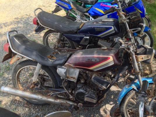 รถเก่าหลายรุ่น