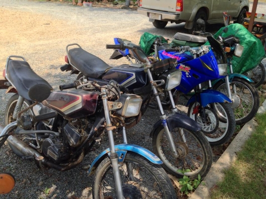 รถเก่าหลายรุ่น