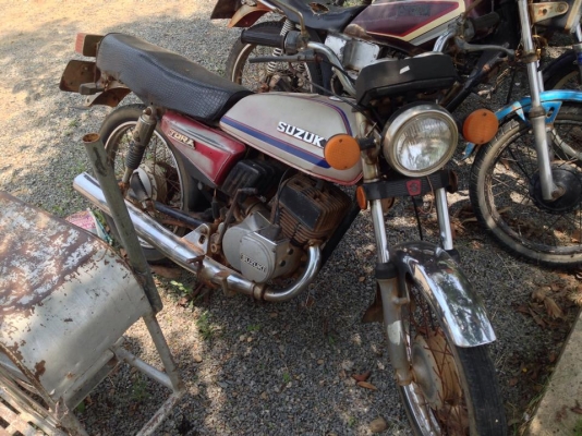 รถเก่าหลายรุ่น