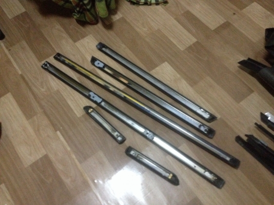 ขายคิ้วรอบคัน bmw e30 แท้ติดรถ จำนวน6ชิ้น ราคา2000บาท โทร0924462525โส กทม