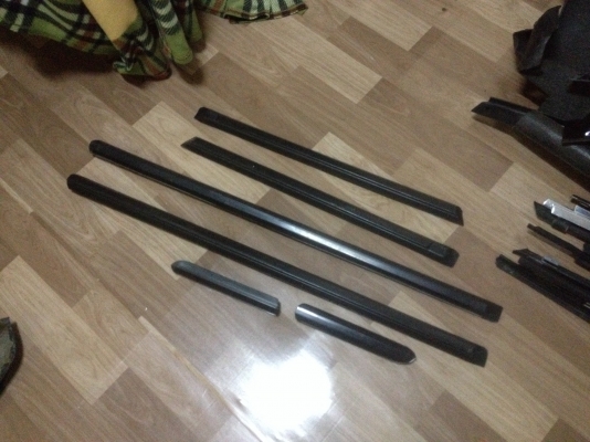 ขายคิ้วรอบคัน bmw e30 แท้ติดรถ จำนวน6ชิ้น ราคา2000บาท โทร0924462525โส กทม