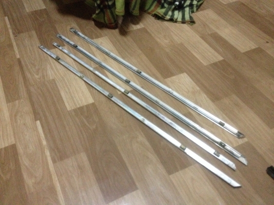 ขายขอบโครเมี่ยม ประตู bmw e30แท้ติดรถ จำนวน4ชิ้น ราคา2000บาท โทร0924462525โส กทม