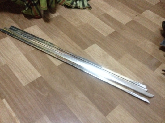 ขายขอบโครเมี่ยม ประตู bmw e30แท้ติดรถ จำนวน4ชิ้น ราคา2000บาท โทร0924462525โส กทม