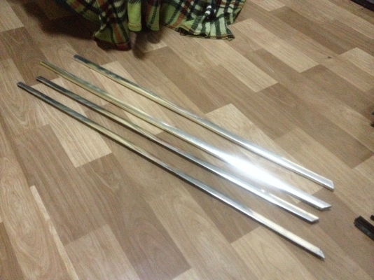 ขายขอบโครเมี่ยม ประตู bmw e30แท้ติดรถ จำนวน4ชิ้น ราคา2000บาท โทร0924462525โส กทม