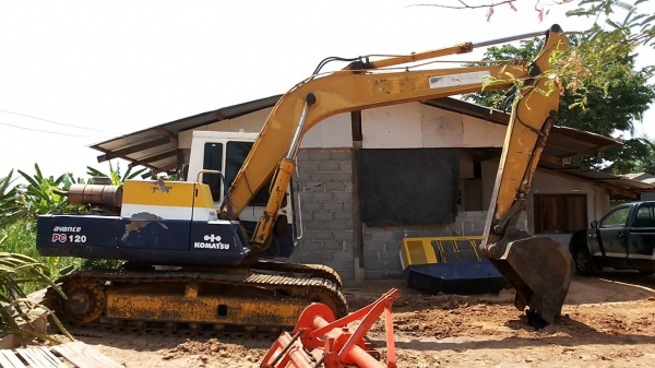 ***ขายแล้วครับขอบคุณ Truck2hand ขายแบคโฮ KOMATSU PC120-3 Sr.21893 เครื่องเดิมปั้มเดิม แน่นดีแรงดี ไม่เยิ้ม บูมอาร์มดีไม่มีปะไม่มีร้าว บุ้งกี๋ดีไม่ผุ เอวแน่นดีไม่มีแตก ช่วงล่าง โซ่ ใบแทร็ก โรลเลอร์ สภาพดี 70-80\% เฟรมดีไม่ผุ บอดี้สวยสีสันดี รถทำงานอยู่ปกติ ***ขายแล้วครับขอบคุณ Truck2hand ขายแบคโฮ KOMATSU PC120-3 Sr.21893 เครื่องเดิมปั้มเดิม แน่นดีแรงดี ไม่เยิ้ม บูมอาร์มดีไม่มีปะไม่มีร้าว บุ้งกี๋ดีไม่ผุ เอวแน่นดีไม่มีแตก ช่วงล่าง โซ่ ใบแทร็ก โรลเลอร์ สภาพดี 70-80\% เฟรมดีไม่ผุ บอดี้สวยสีสันดี รถทำงานอยู่ปกติ