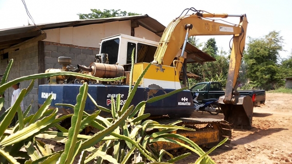 ***ขายแล้วครับขอบคุณ Truck2hand ขายแบคโฮ KOMATSU PC120-3 Sr.21893 เครื่องเดิมปั้มเดิม แน่นดีแรงดี ไม่เยิ้ม บูมอาร์มดีไม่มีปะไม่มีร้าว บุ้งกี๋ดีไม่ผุ เอวแน่นดีไม่มีแตก ช่วงล่าง โซ่ ใบแทร็ก โรลเลอร์ สภาพดี 70-80\% เฟรมดีไม่ผุ บอดี้สวยสีสันดี รถทำงานอยู่ปกติ ***ขายแล้วครับขอบคุณ Truck2hand ขายแบคโฮ KOMATSU PC120-3 Sr.21893 เครื่องเดิมปั้มเดิม แน่นดีแรงดี ไม่เยิ้ม บูมอาร์มดีไม่มีปะไม่มีร้าว บุ้งกี๋ดีไม่ผุ เอวแน่นดีไม่มีแตก ช่วงล่าง โซ่ ใบแทร็ก โรลเลอร์ สภาพดี 70-80\% เฟรมดีไม่ผุ บอดี้สวยสีสันดี รถทำงานอยู่ปกติ