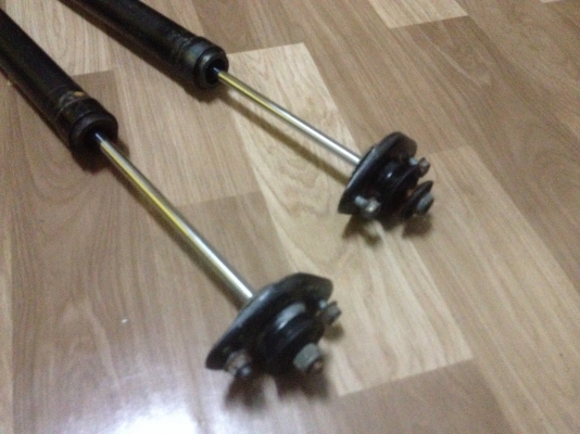 ขายโช็คหลังbmw e30 ถอดออกจากรถ มี2คู่ ราคา1000/1300บาท โทร0924462525โส กทม