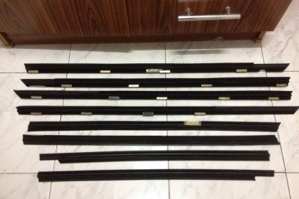 ขายยางสักกะหลาดรีดน้ำตัวใน/ตัวนอก8ชิ้น BMW e30 สภาพดี ราคา2500บาท โทร0924462525โส กทม