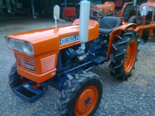 ด่วนครับ!!คูโบต้า L2000 4WD ขับเคลื่อน 4 ล้อ พร้อมอุปกรณ์.ผานบุกเบิก+โรตาล๊่+ล้อเหล็ก