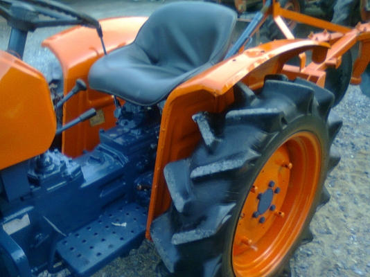 ด่วนครับ!!คูโบต้า L2000 4WD ขับเคลื่อน 4 ล้อ พร้อมอุปกรณ์.ผานบุกเบิก+โรตาล๊่+ล้อเหล็ก