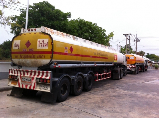 ขายด่วนรถหัวลากสิบล้อ,พร้อมหางพ่วงนํามัน 3 คาน,37,000lites,,FM2K สวยๆ