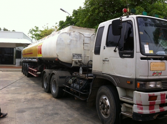 ขายด่วนรถหัวลากสิบล้อ,พร้อมหางพ่วงนํามัน 3 คาน,37,000lites,,FM2K สวยๆ
