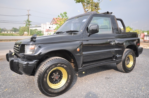 Mitsubishi . pajero . j top . 3 ประตู