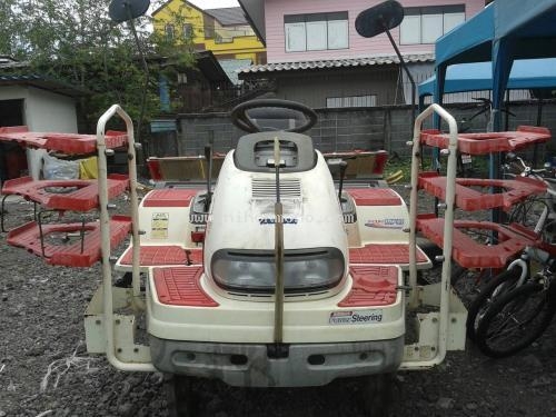 รถปลูกข้าวดำนาแบบนั่งขับ !!! รหัสสินค้า : 13001466 ยี่ห้อ : YANMAR รุ่น : GP5
