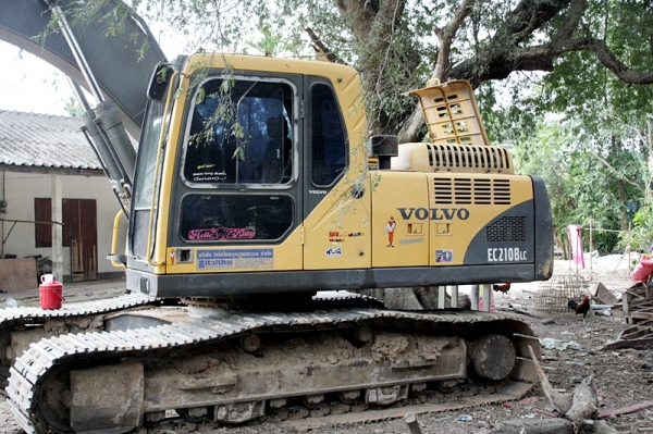 ขายรถแบคโฮ VOLVO EC210Blc สภาพดีมาก ยังใช้งานอยู่ ขาย 1,900,000 บาท