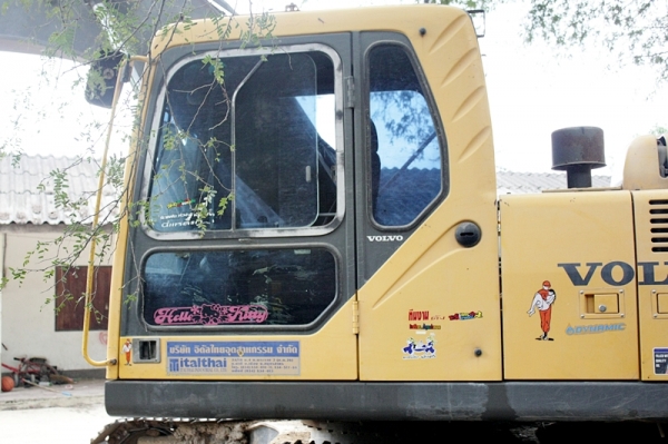 ขายรถแบคโฮ VOLVO EC210Blc สภาพดีมาก ยังใช้งานอยู่ ขาย 1,900,000 บาท