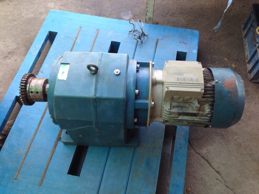 ขายมอเตอร์เกียร์ Siemens หัวเกียร์ Paladrive ขนาด 7.5 HP. 380 V อัตราทด 1:26 สภาพสวยมาก วิ่งนิ่ม พร้อมใช้งาน