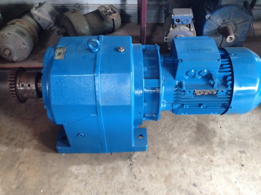 ขายมอเตอร์เกียร์ Siemens หัวเกียร์ Paladrive ขนาด 7.5 HP. 380 V อัตราทด 1:26 สภาพสวยมาก วิ่งนิ่ม พร้อมใช้งาน