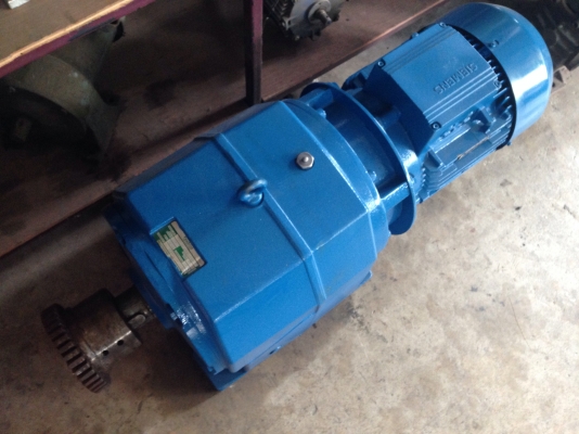 ขายมอเตอร์เกียร์ Siemens หัวเกียร์ Paladrive ขนาด 7.5 HP. 380 V อัตราทด 1:26 สภาพสวยมาก วิ่งนิ่ม พร้อมใช้งาน