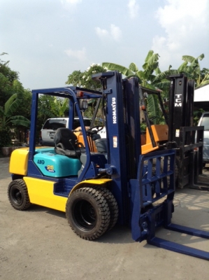 +++ ขายรถโฟล์คลิฟท์  KOMATSU  FD25-12  (รถนอกนำเข้า  90\%)  เครื่องยนต์ดีเซล  เสา 5 เมตร  ฮิ้งค์โฟล์ค  งากระดก  เกียร์ธรรมดา  งา 1,070  มม.  ยางตัน ล้อหน้าคู่  *** สภาพดี  พร้อมใช้งาน  สนใจรายละเอียดคุยได้ครับ  081-659-7598 ***