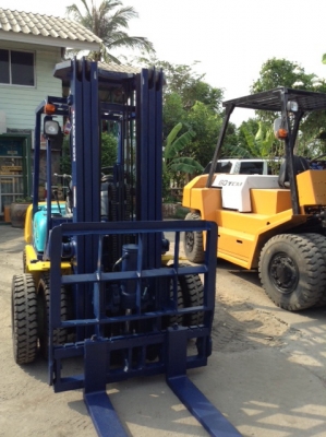 +++ ขายรถโฟล์คลิฟท์  KOMATSU  FD25-12  (รถนอกนำเข้า  90\%)  เครื่องยนต์ดีเซล  เสา 5 เมตร  ฮิ้งค์โฟล์ค  งากระดก  เกียร์ธรรมดา  งา 1,070  มม.  ยางตัน ล้อหน้าคู่  *** สภาพดี  พร้อมใช้งาน  สนใจรายละเอียดคุยได้ครับ  081-659-7598 ***