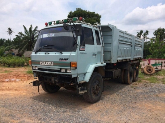 รถอีซูซุ 10 ล้อดั้ม 240 แรงม้า. ( หัวขาว ตัวสุดท้าย. ) สนใจติดต่อ 081 - 6079551