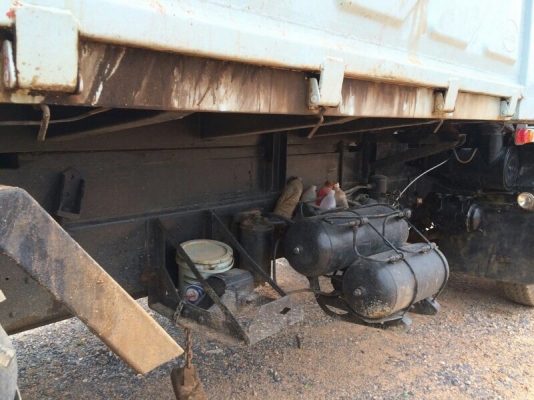 รถอีซูซุ 10 ล้อดั้ม 240 แรงม้า. ( หัวขาว ตัวสุดท้าย. ) สนใจติดต่อ 081 - 6079551