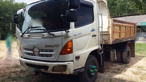 รถฮีโน่ 6 ล้อดั้ม FC4J 150 แรงม้า. ปี 49  สนใจติดต่อ 081 - 6079515