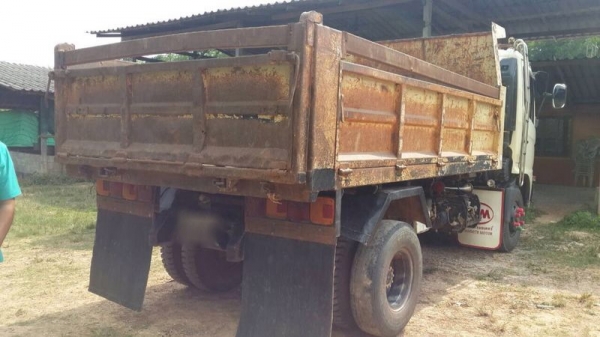 รถฮีโน่ 6 ล้อดั้ม FC4J 150 แรงม้า. ปี 49  สนใจติดต่อ 081 - 6079515