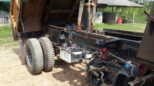 รถฮีโน่ 6 ล้อดั้ม FC4J 150 แรงม้า. ปี 49  สนใจติดต่อ 081 - 6079515