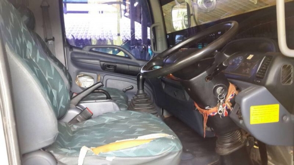 รถฮีโน่ 6 ล้อดั้ม FC4J 150 แรงม้า. ปี 49  สนใจติดต่อ 081 - 6079515