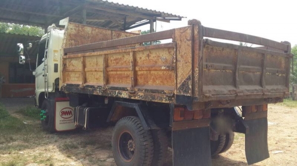 รถฮีโน่ 6 ล้อดั้ม FC4J 150 แรงม้า. ปี 49  สนใจติดต่อ 081 - 6079515